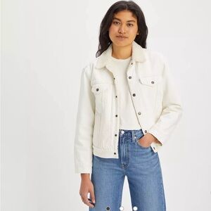 LEVI’S EX-BOYFRIEND SHERPA TRUCKER
JACKET SIZE LARGE